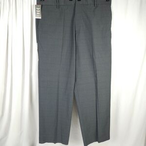 NWT Dockers Mens 38x30 Gray Classic Fit Flat Front No Iron Chino Khaki Pants